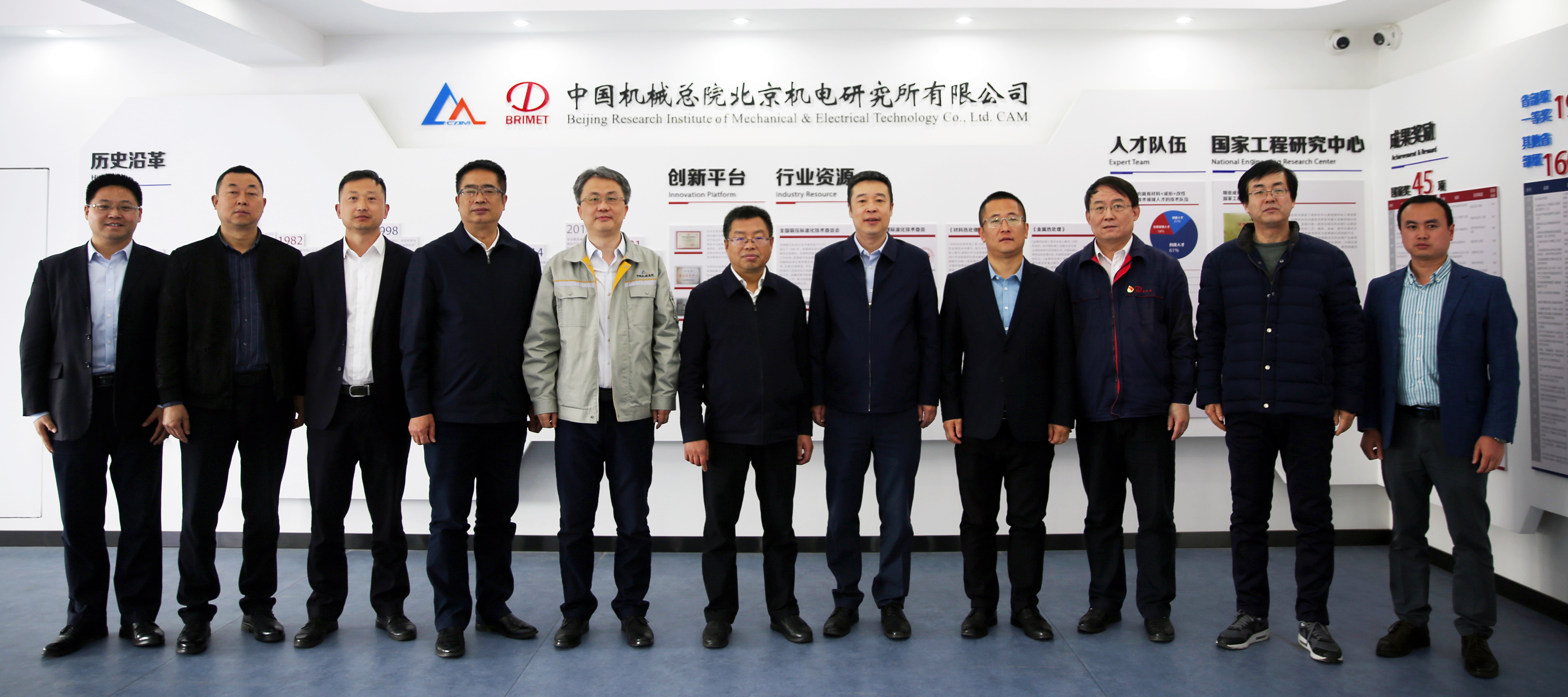 5.參觀機(jī)電所展廳.jpg 5.參觀機(jī)電所展廳.jpg